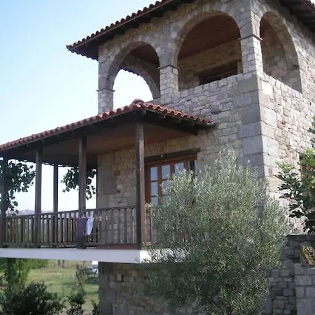 τhanassis House