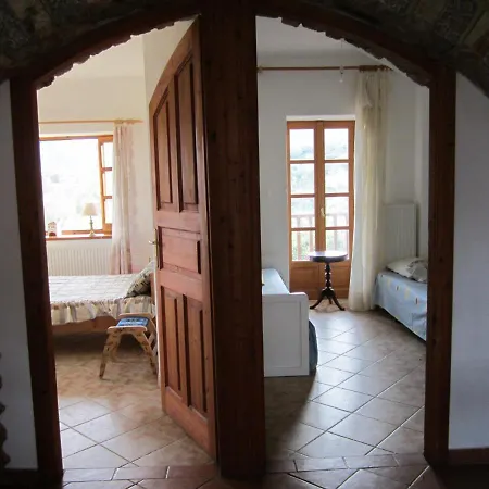 Apartment τhanassis House