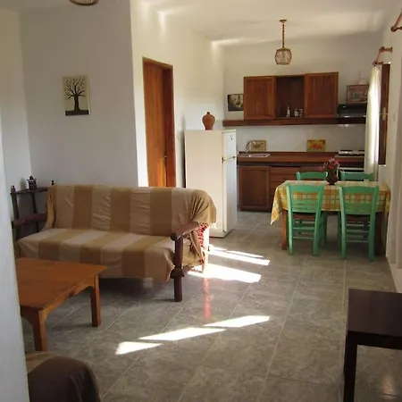 τhanassis House Apartment *
