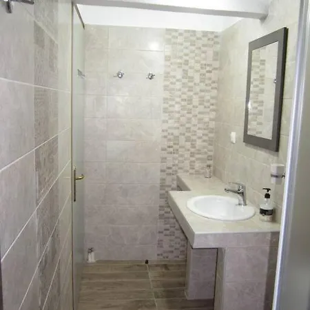 τhanassis House Apartment